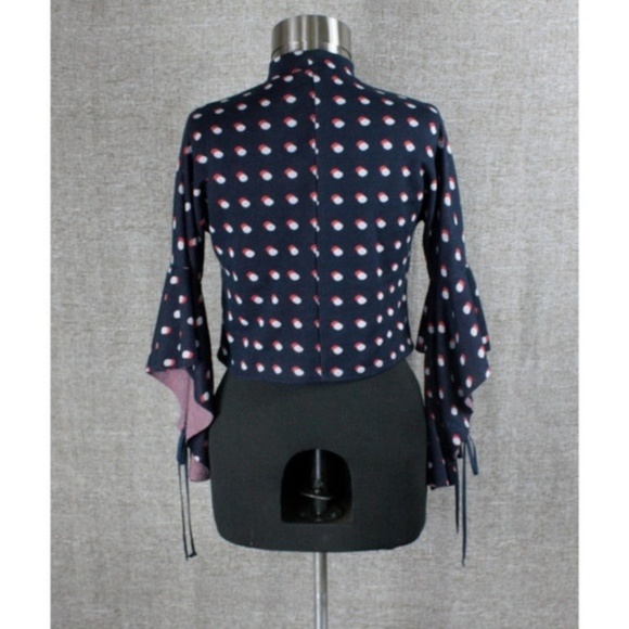 ⬇️ BCBGeneration RETRO POLKA DOT TOP with flowy sleeves - Picture 5 of 8